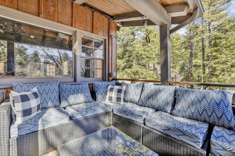 Moose Mountain Manor Big Bear~ Hot Tub~Central~BBQ~ House in Big Bear
