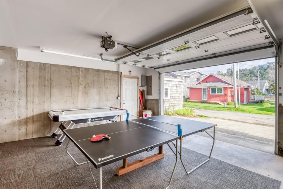 The ViewMaster - Meredith Lodging House in Rockaway Beach