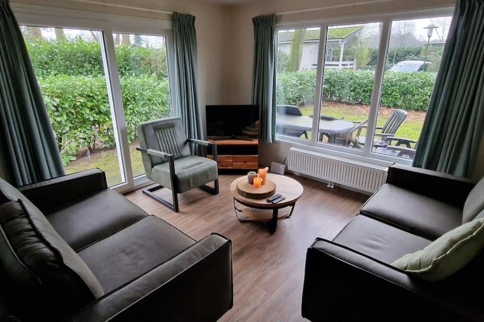 Mooi chalet op prachtige plek in het groen Chalet in Gelderland, Netherlands