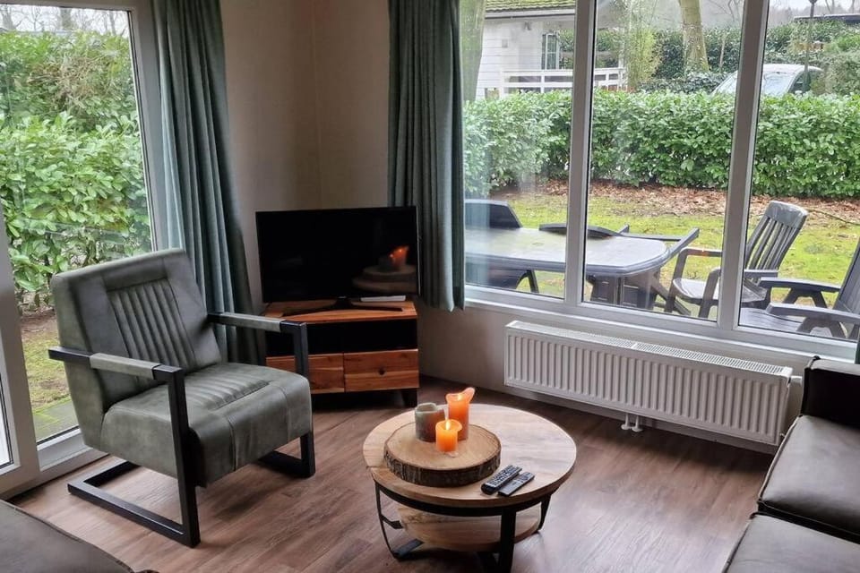 Mooi chalet op prachtige plek in het groen Chalet in Gelderland, Netherlands