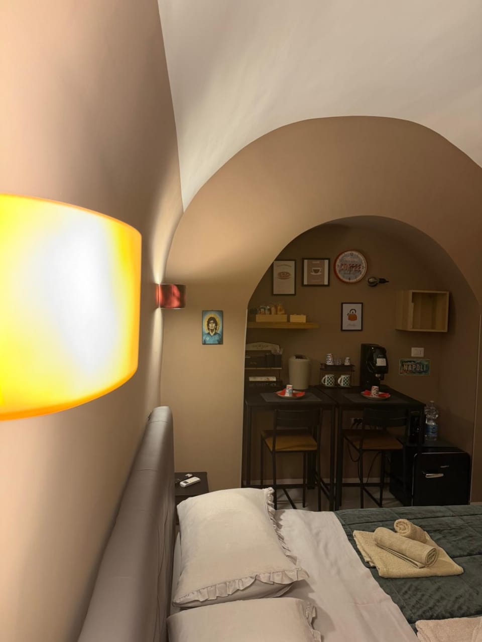 Bed, Living room, Photo of the whole room, Bedroom