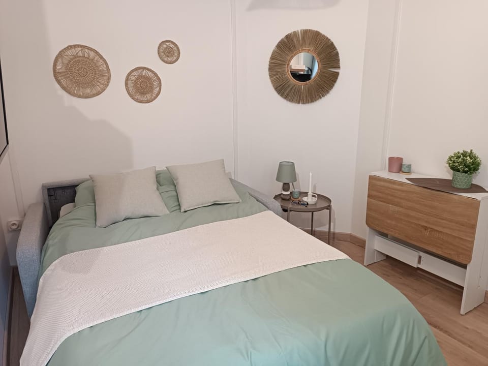 Bed, Photo of the whole room