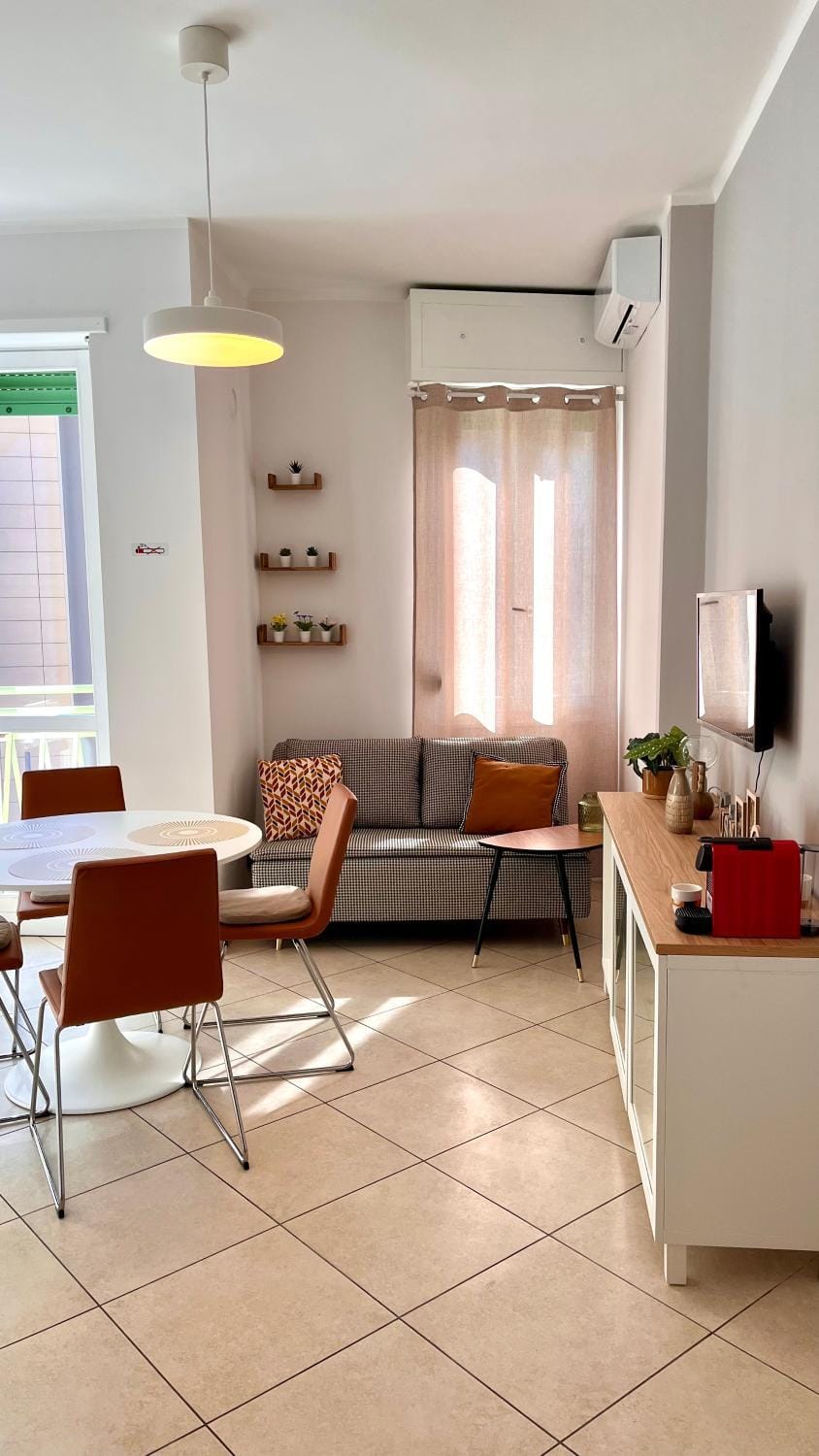 TV and multimedia, Living room, Seating area, hair dresser, air conditioner