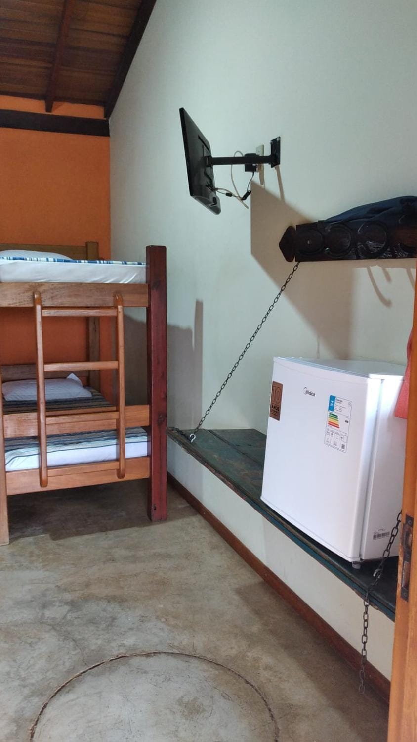 Photo of the whole room, bunk bed, minibar
