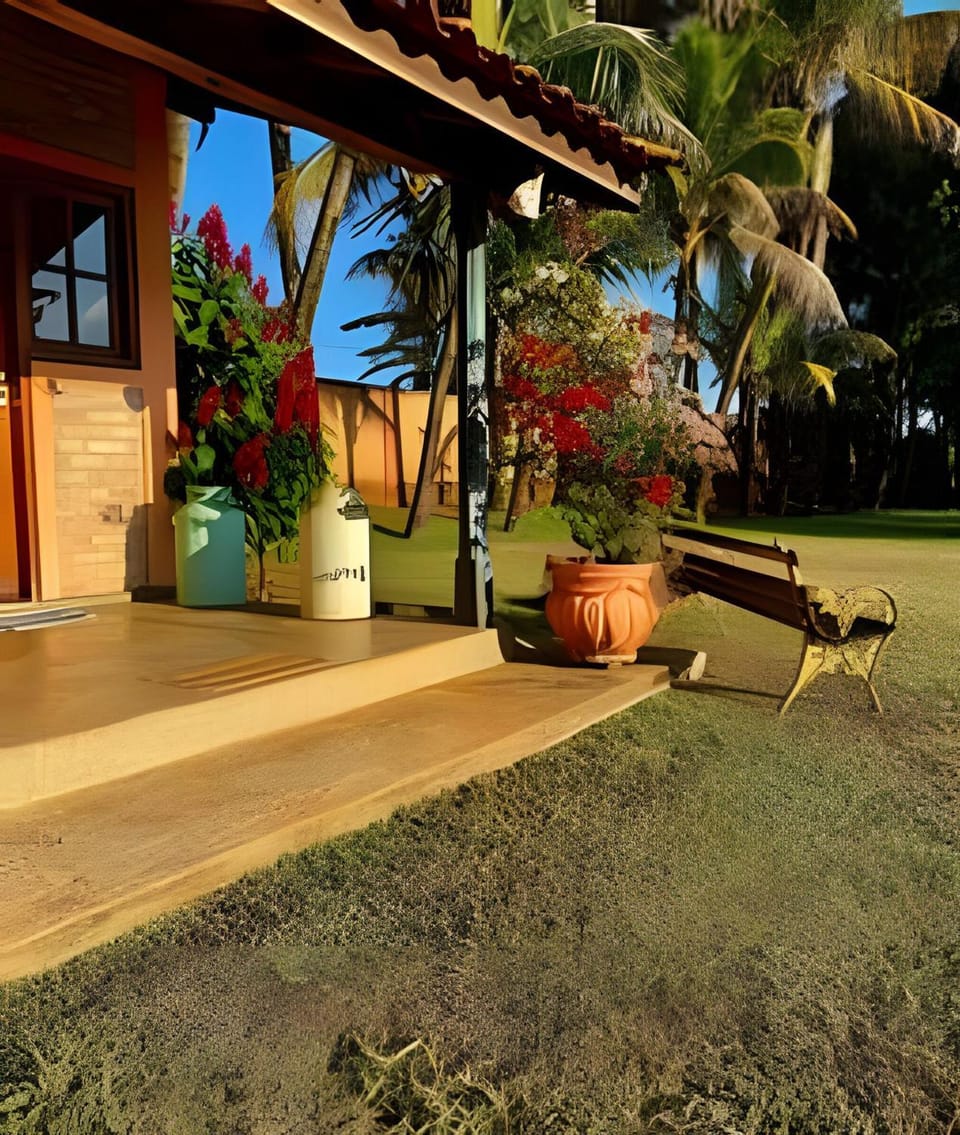 Property building, Facade/entrance, Garden, Balcony/Terrace