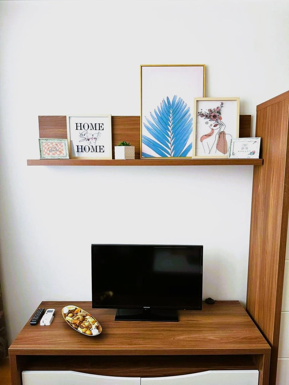 TV and multimedia, Living room, Decorative detail