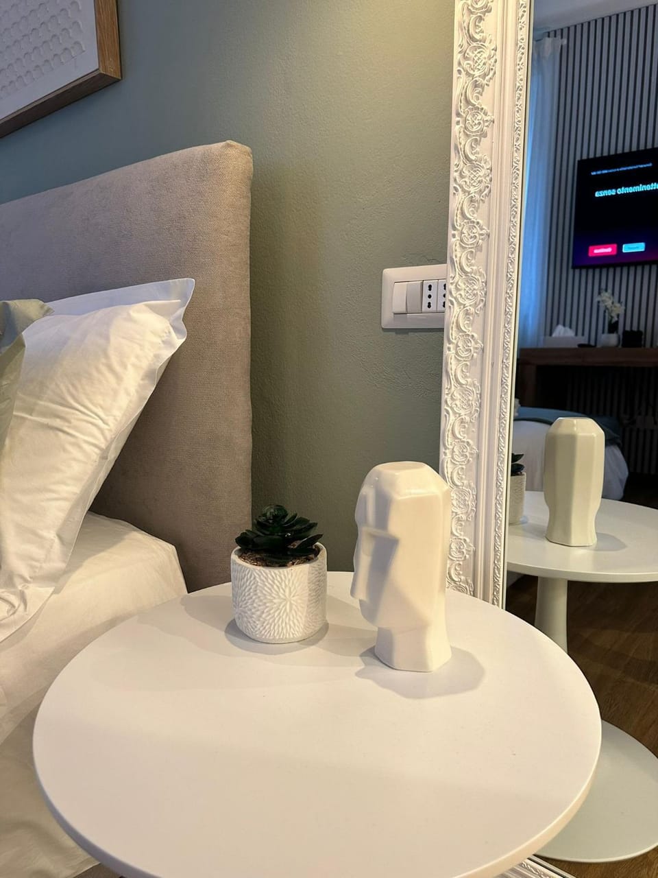 The Captain's Apartments SIROCCO - CITY CENTER Leonardo Academy Apartment in Lombardy