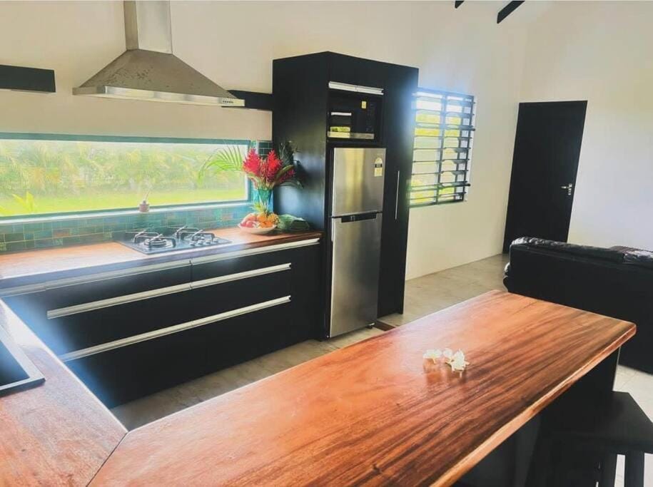 Kitchen or kitchenette, Living room, Seating area