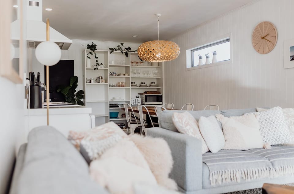 Prime Beachfront - Sunsets, Space & Serenity House in West Coast