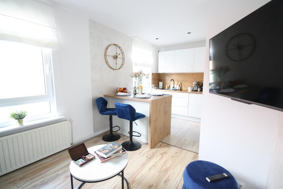 TV and multimedia, Kitchen or kitchenette, Living room