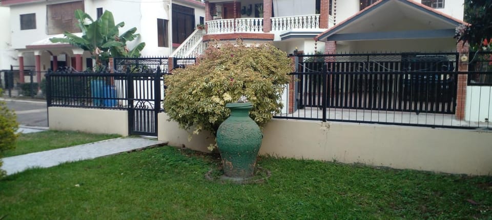Garden, Street view