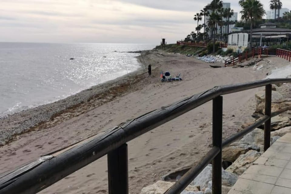 Estudio reformado primera linea playa Apartment in Sitio de Calahonda