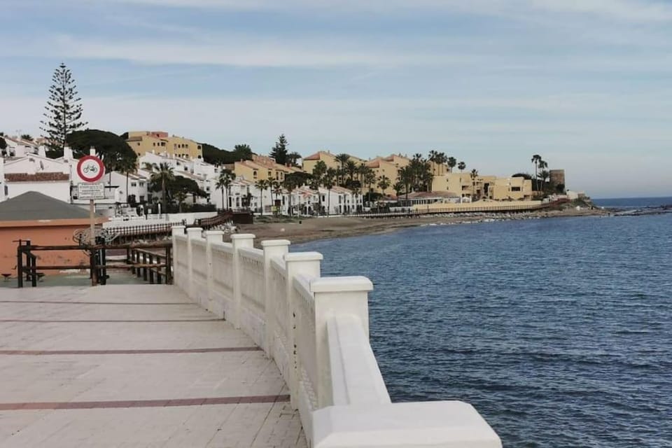 Estudio reformado primera linea playa Apartment in Sitio de Calahonda