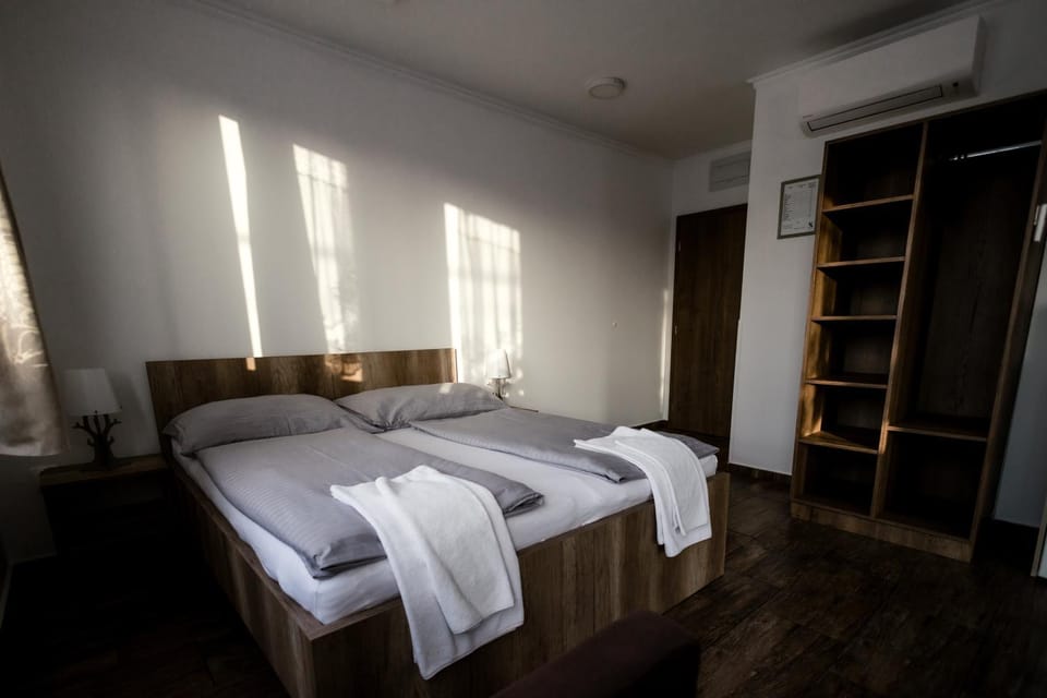 Bed, Bedroom, towels, wardrobe