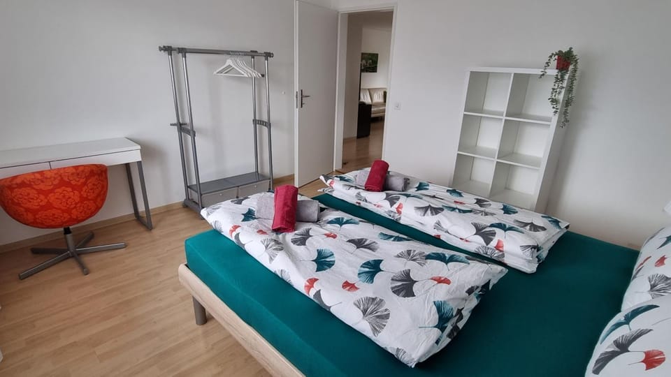 Photo of the whole room, Bedroom, towels