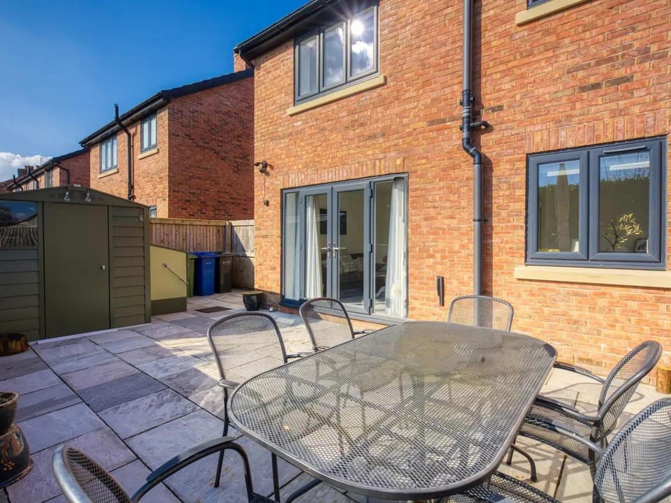 Property building, Day, Other, Dining area