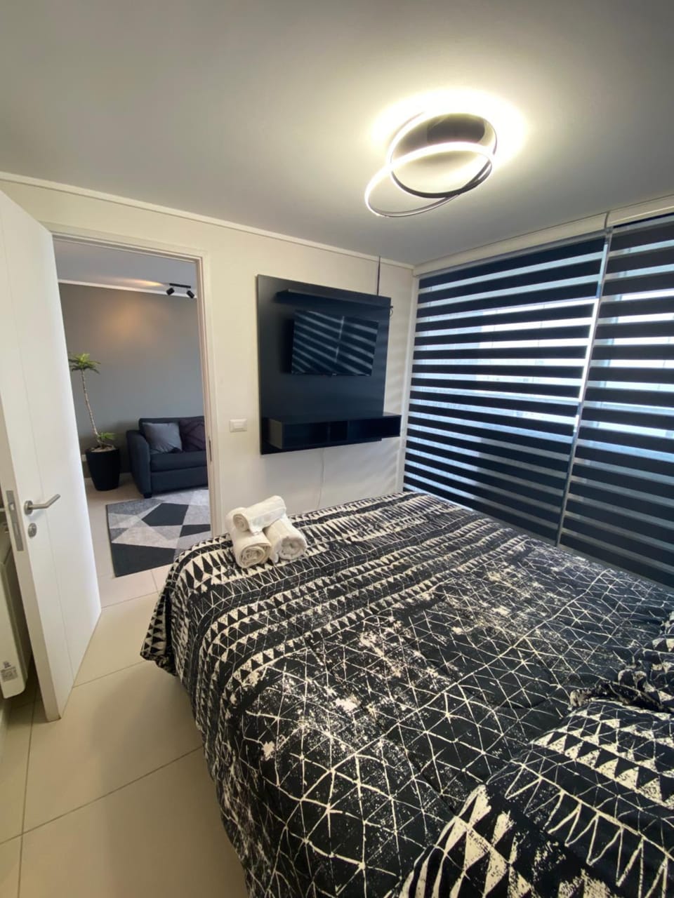 Communal lounge/ TV room, Bed, TV and multimedia, Bedroom