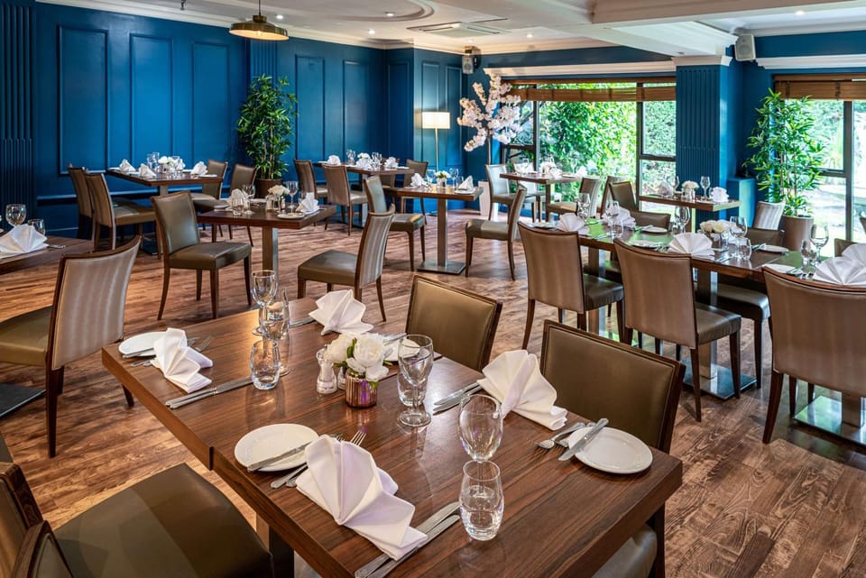 Restaurant/places to eat, Dining area, On site