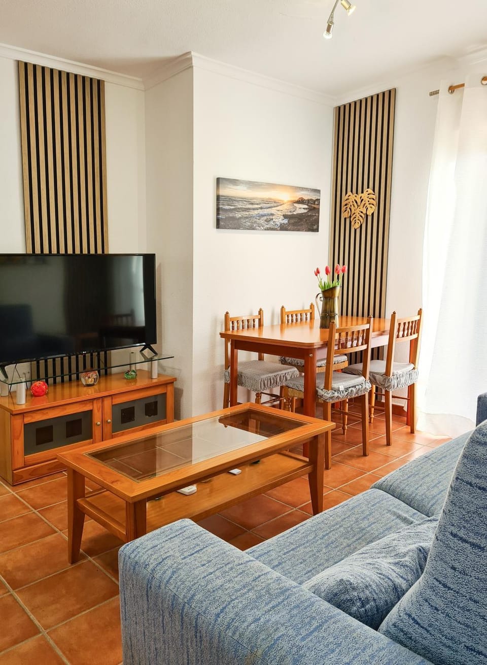Communal lounge/ TV room, TV and multimedia, Living room, Seating area, Dining area