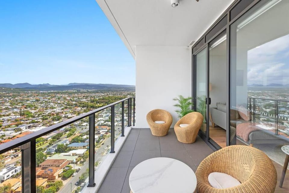 Breathtaking Penthouse Paradise Ocean views Pool Apartment in Burleigh Heads