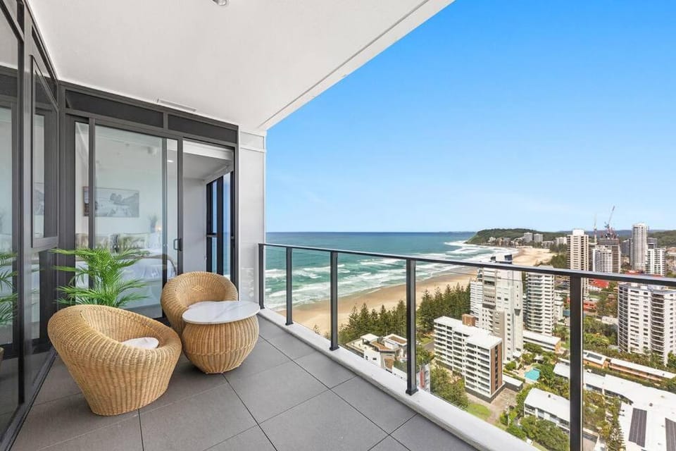 Breathtaking Penthouse Paradise Ocean views Pool Apartment in Burleigh Heads