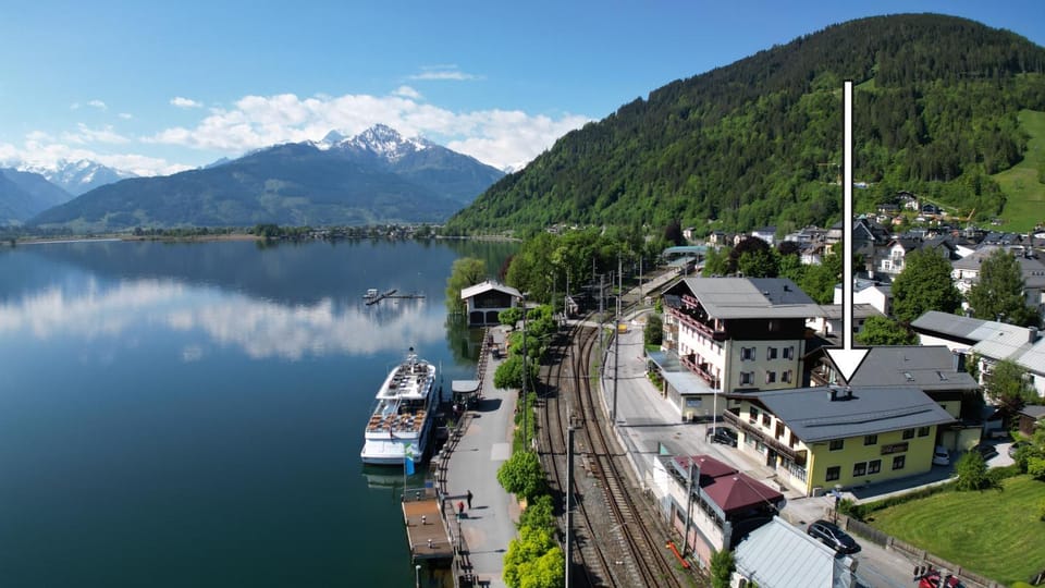 Property building, Day, Bird's eye view, Summer, Lake view