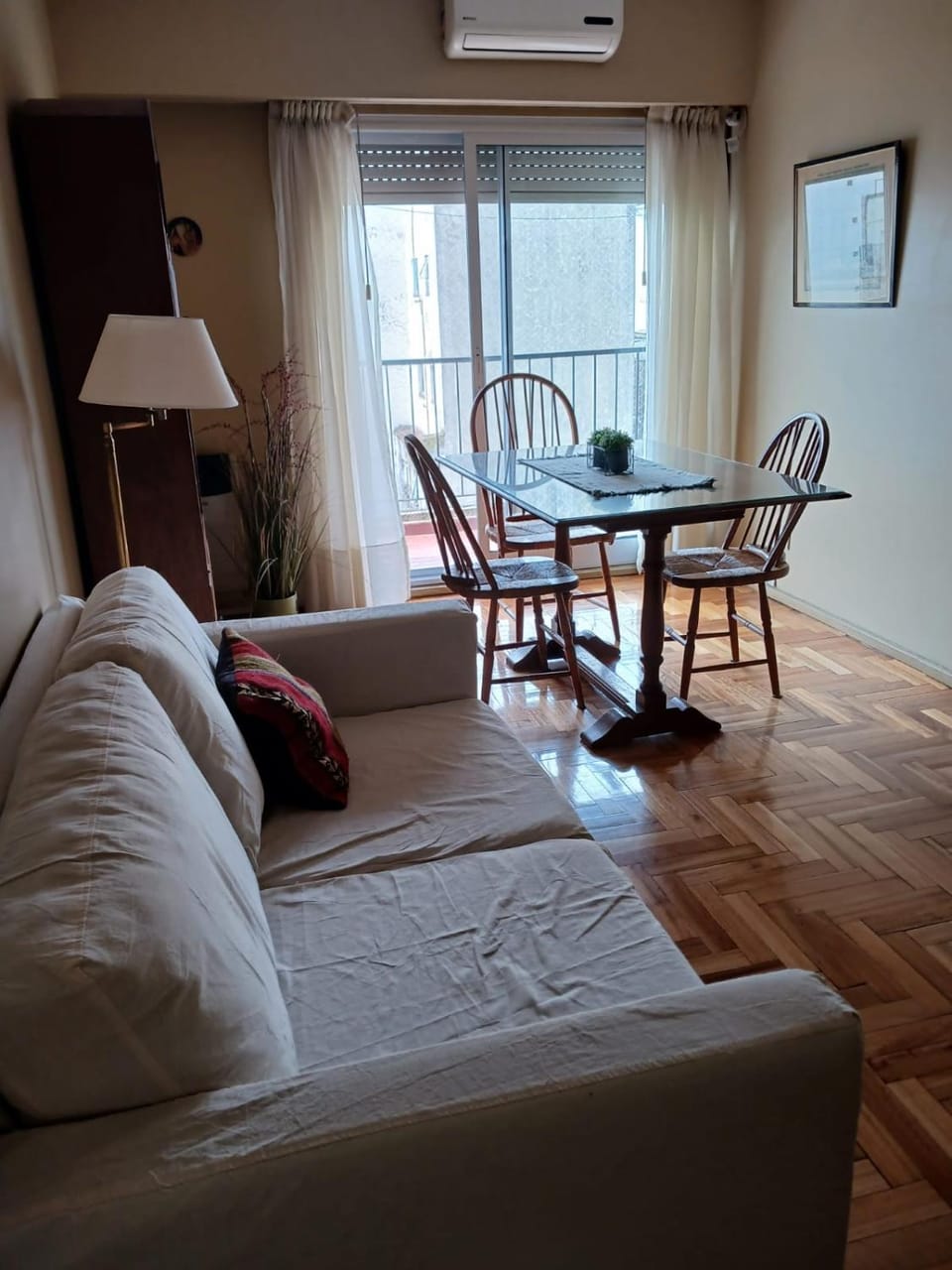 Seating area, Dining area