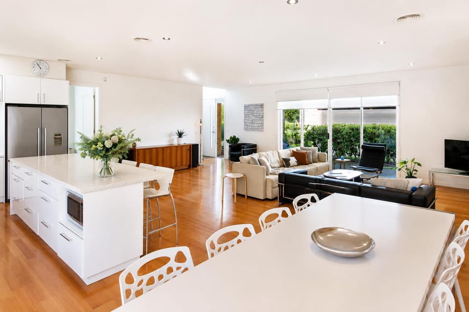 Kitchen or kitchenette, Living room, Dining area, Garden view