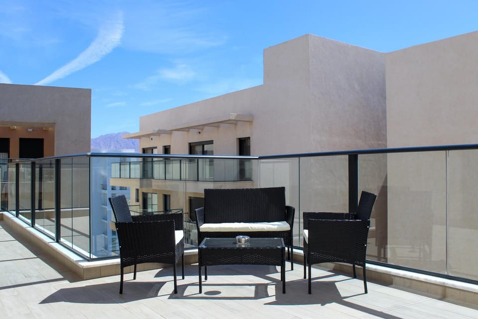View (from property/room), Balcony/Terrace, Seating area, Mountain view
