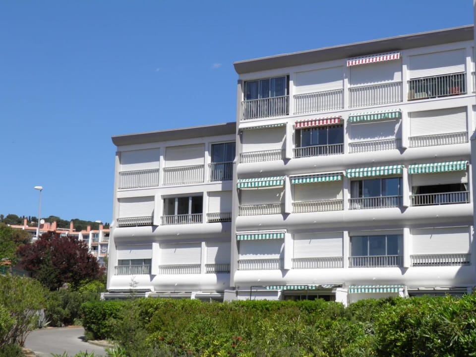 Studio cabine lumineux avec parking privé, face à la plage – Sète - FR-1-338-561 Cabin in Occitanie