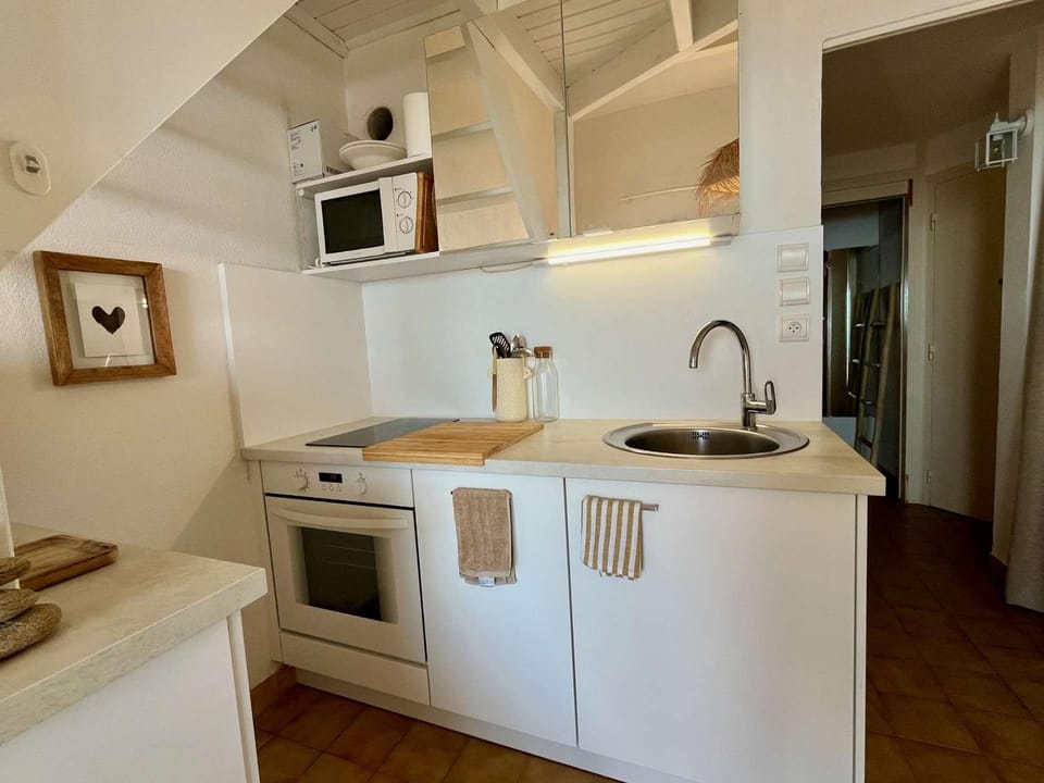 Appartement T2 Mezzanine, Piscine, Parking, Côte d'Azur - FR-1-226B-189 Apartment in Rayol-Canadel-sur-Mer