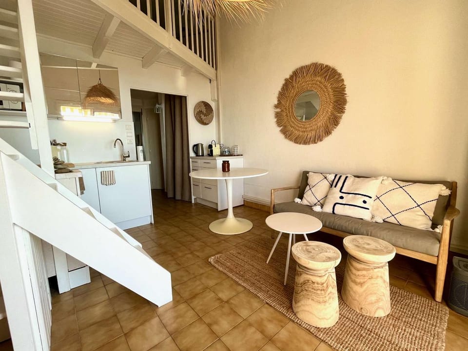 Appartement T2 Mezzanine, Piscine, Parking, Côte d'Azur - FR-1-226B-189 Apartment in Rayol-Canadel-sur-Mer