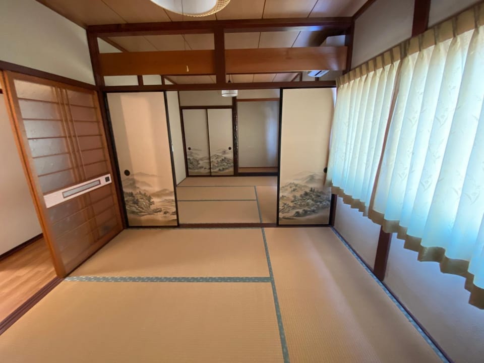 ゲストハウスすまいるさん Bed and Breakfast in Shiga, Japan