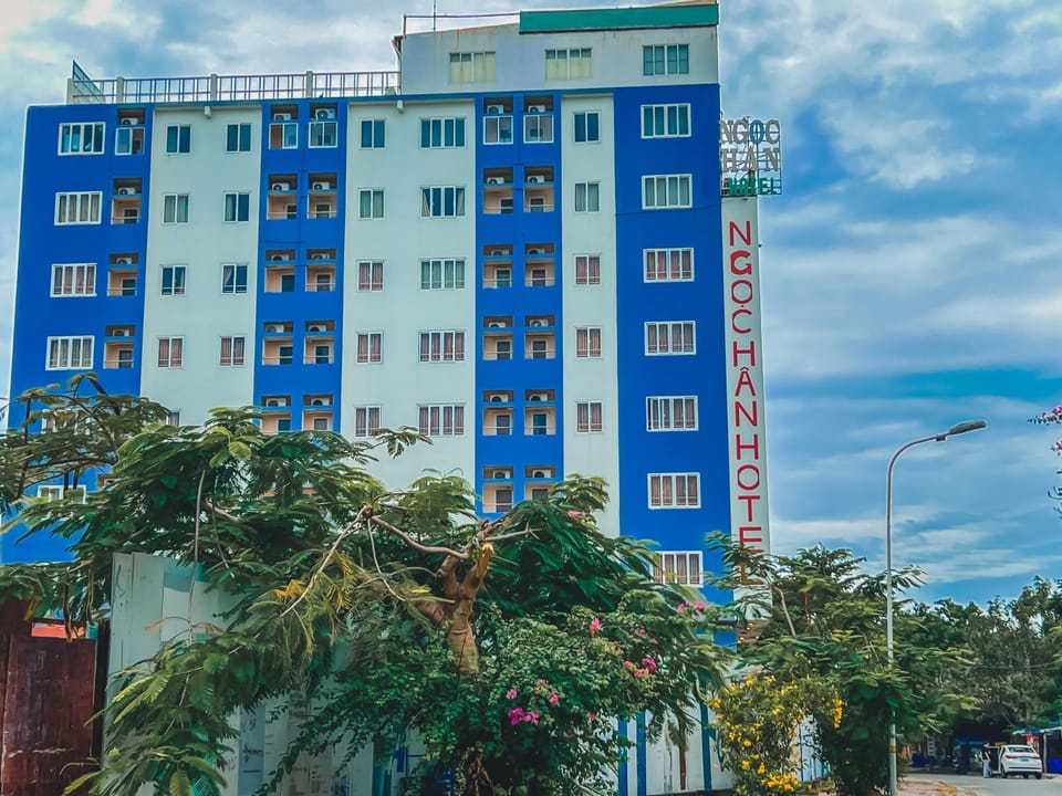 Property building, Neighbourhood, Street view, Location