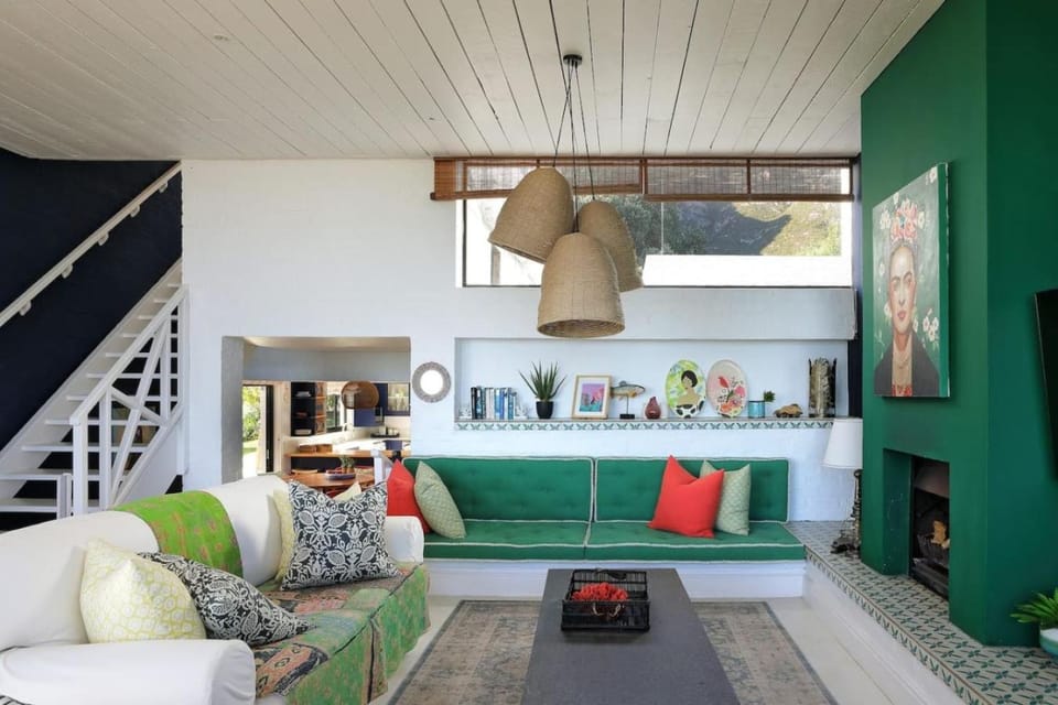 Best of Both! Mountain and Sea View Home. House in Hermanus