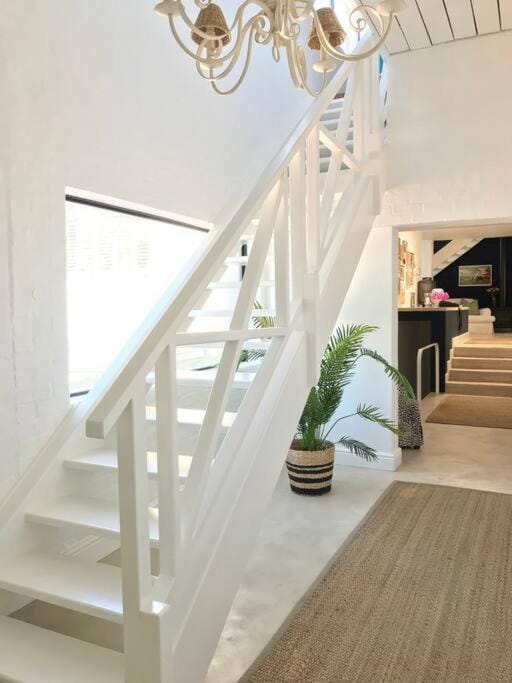 Best of Both! Mountain and Sea View Home. House in Hermanus