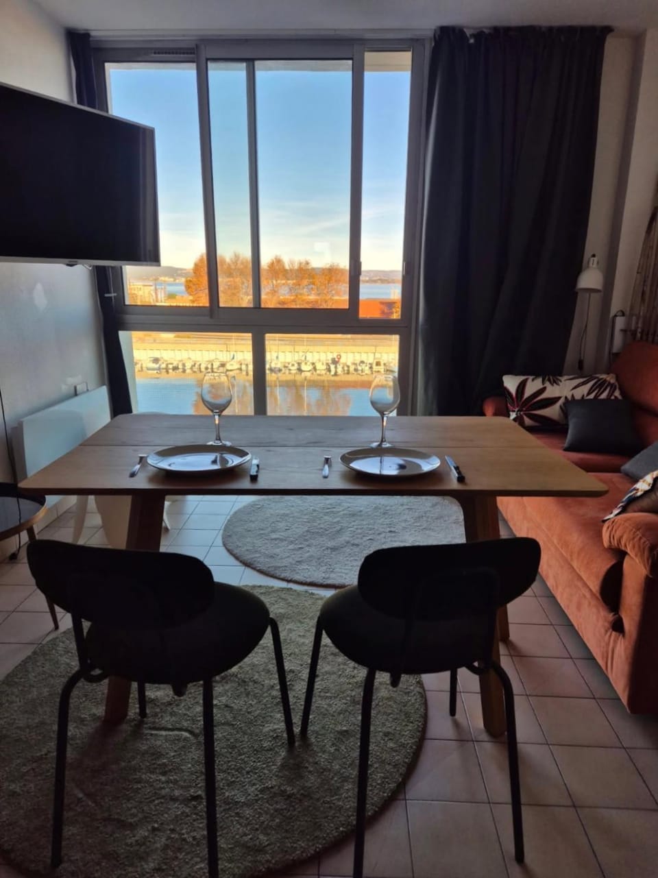 Le Pavois d'Or, studio rénové avec goût, Superbe Vue, Proximité Gare et Centre, Climatisation Apartment in Occitanie