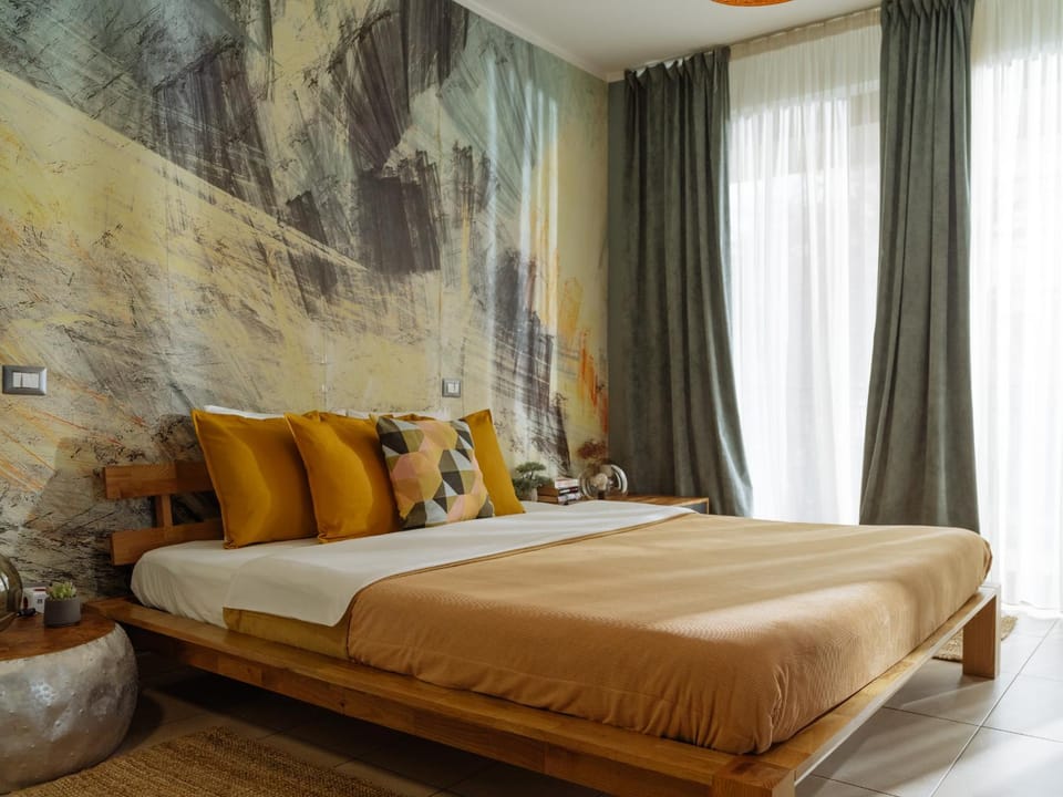 Secret Garden View Quiet Studio Private Terrace Apartment in Bucharest