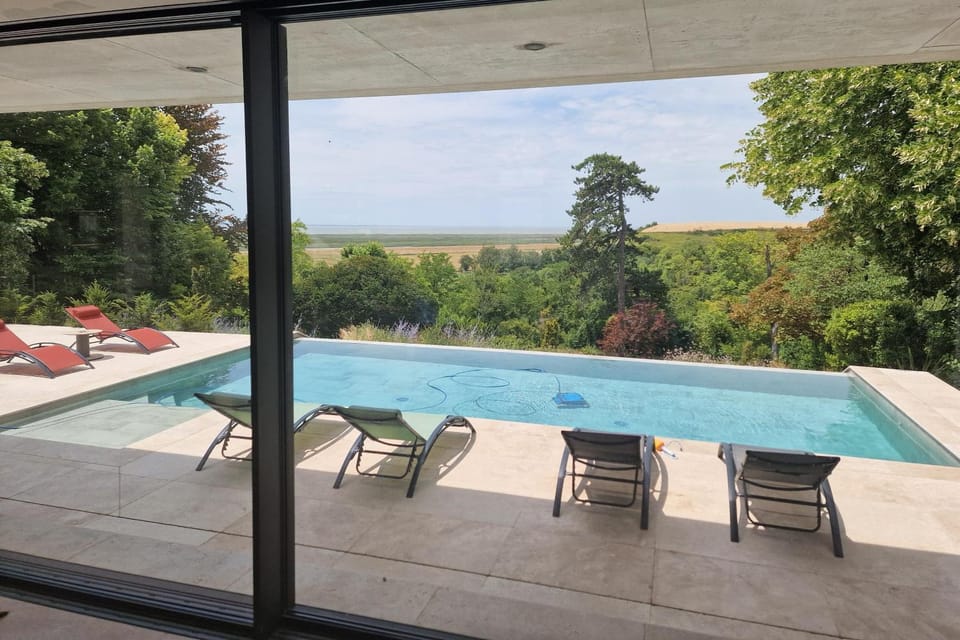 Patio, Day, Natural landscape, Garden, Garden view, Pool view, Swimming pool, sunbed