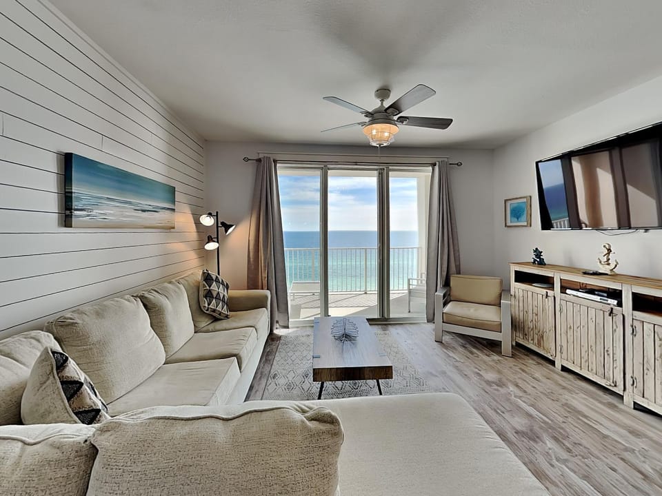 TV and multimedia, Balcony/Terrace, Living room, Seating area, Sea view, furniture