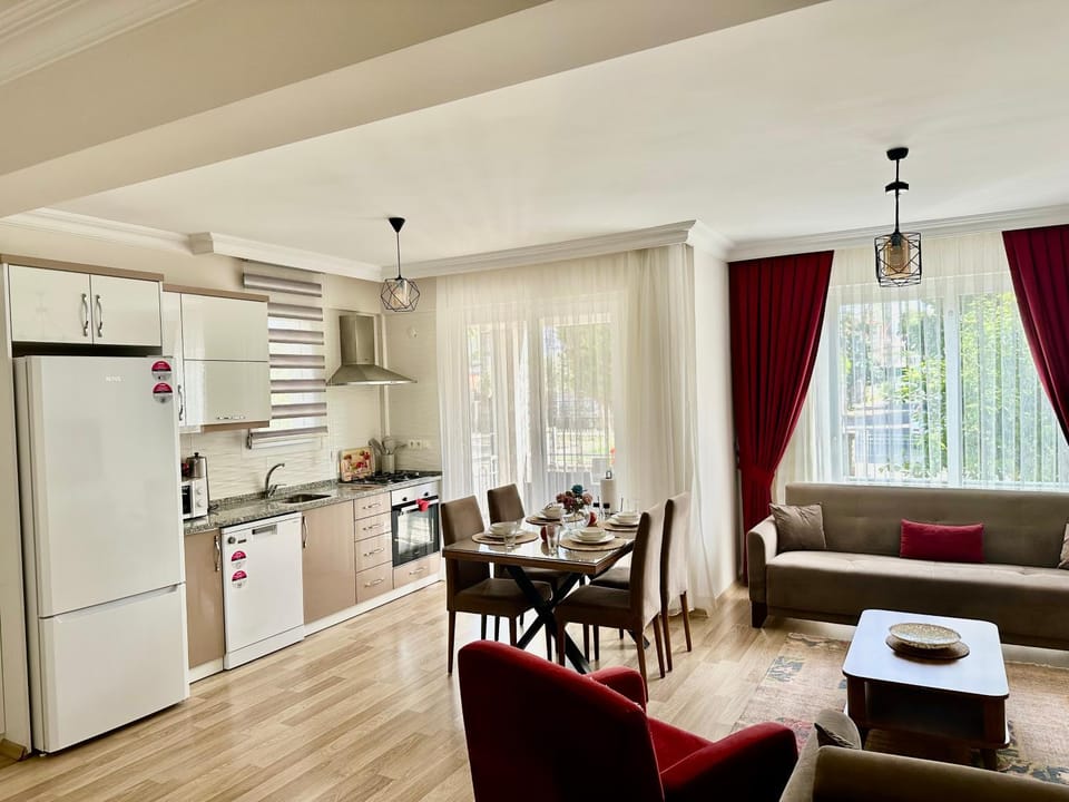 Kitchen or kitchenette, Living room, Seating area, Dining area, dishwasher, minibar, pet friendly, stove, toaster