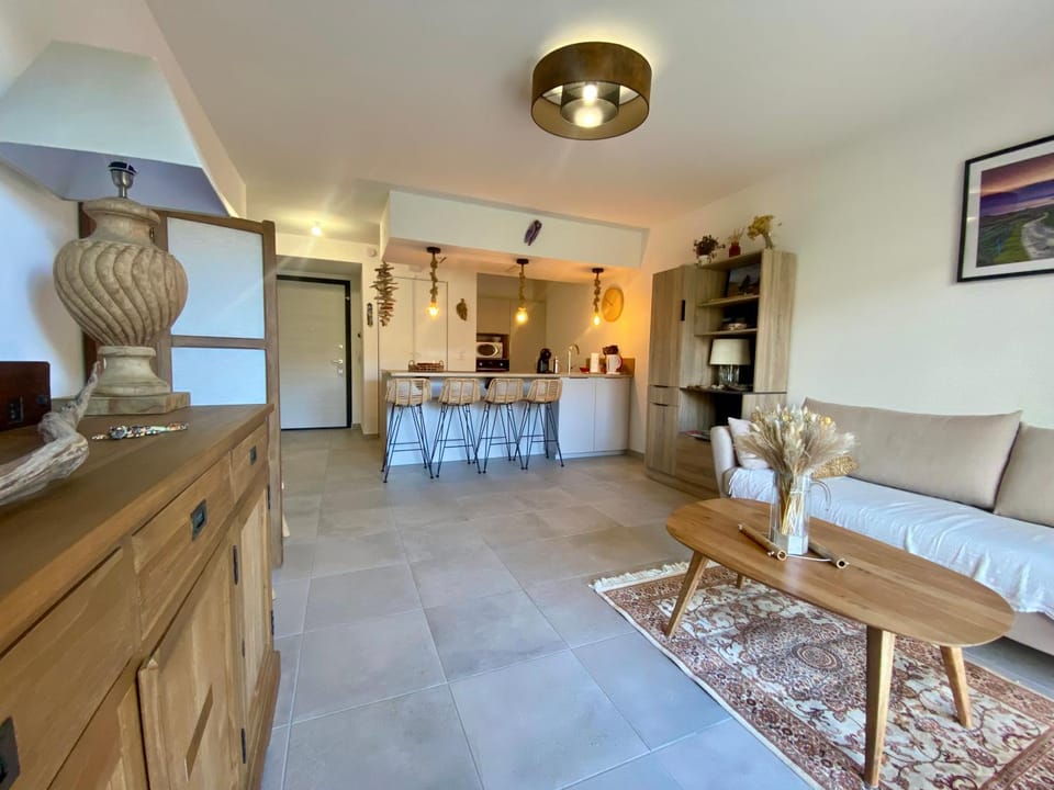 Kitchen or kitchenette, Living room