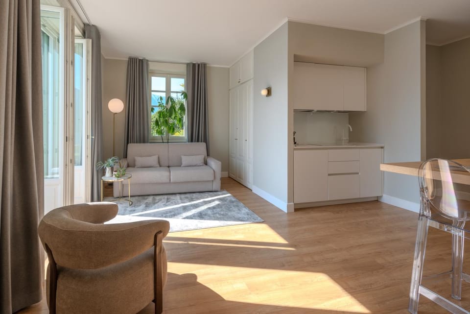 Kitchen or kitchenette, Seating area