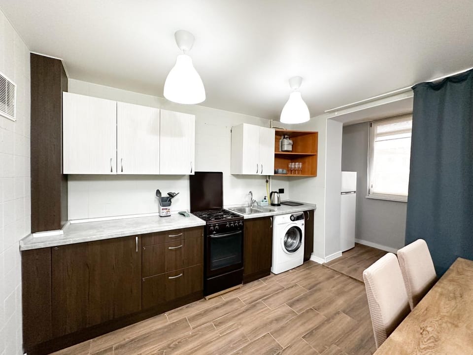 Kitchen or kitchenette, Dining area, minibar, washing machine