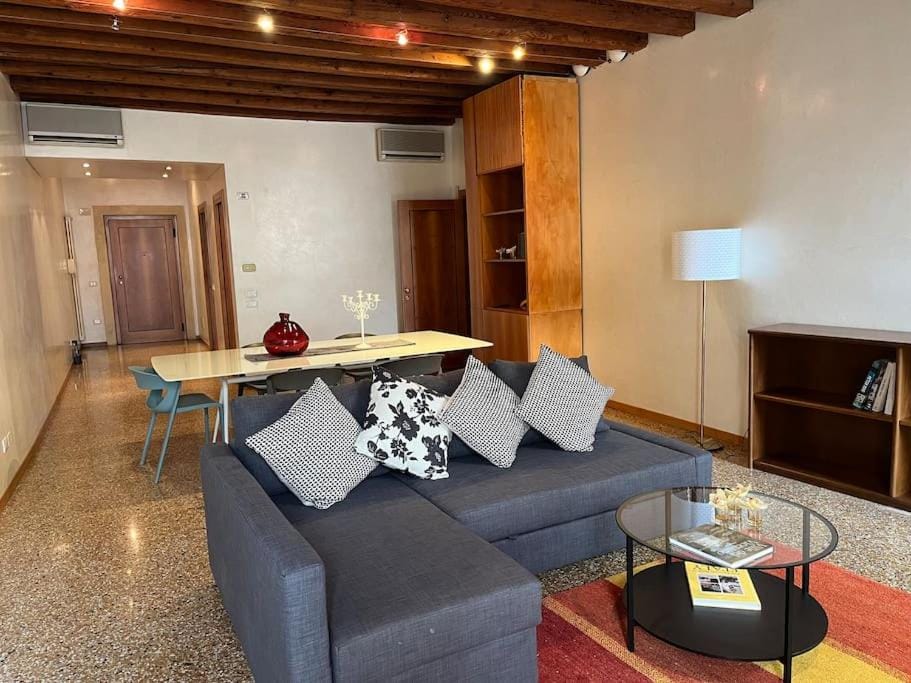 Il Duomo,150 meters. Charm Home in Downtown Apartment in Vicenza