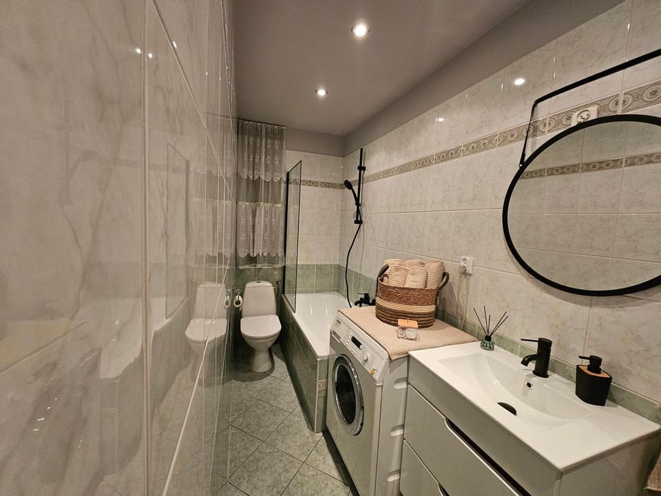 Shower, Toilet, Bathroom, Bath, towels, washing machine, dryer