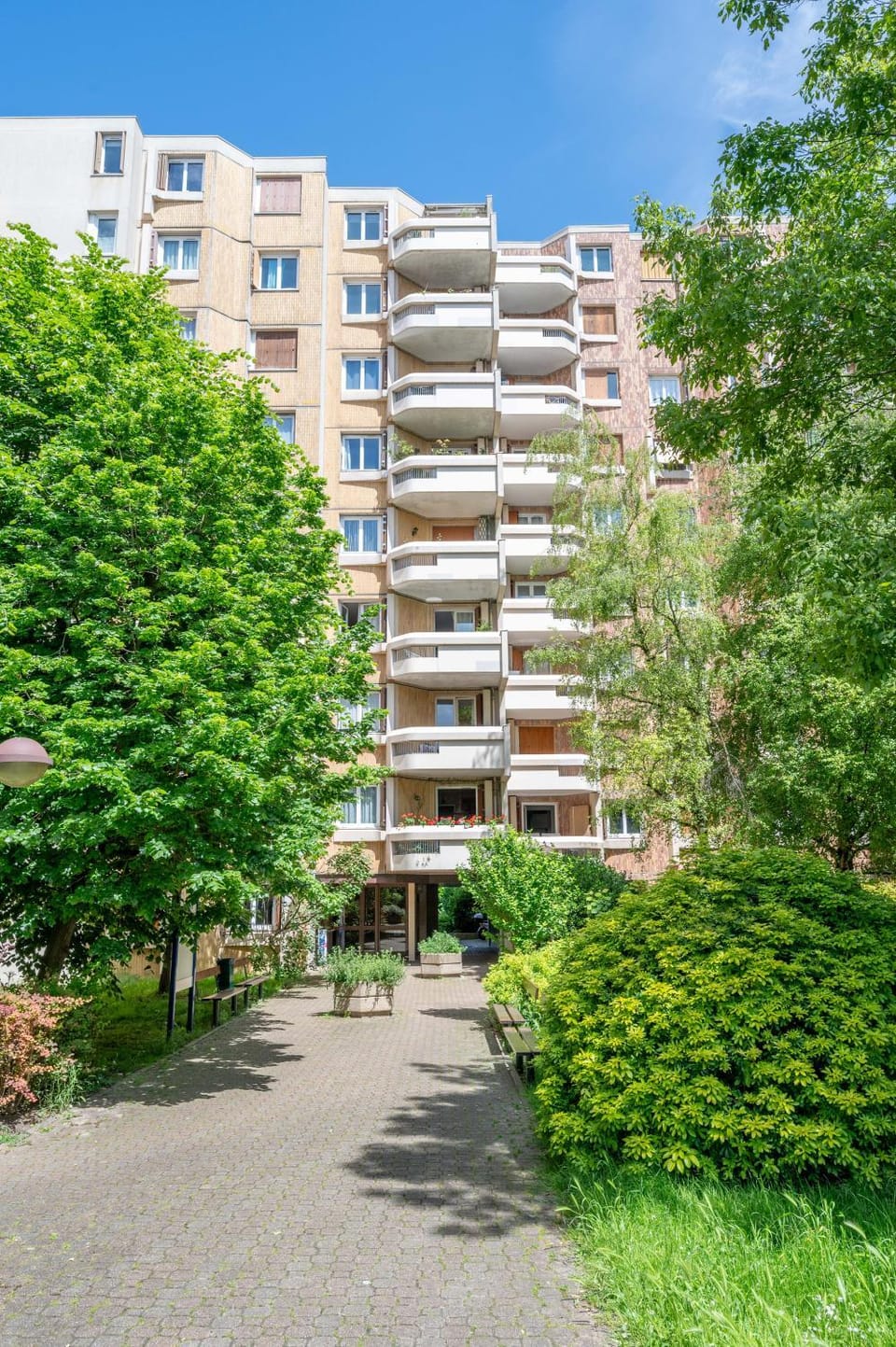 Property building, Natural landscape, Balcony/Terrace