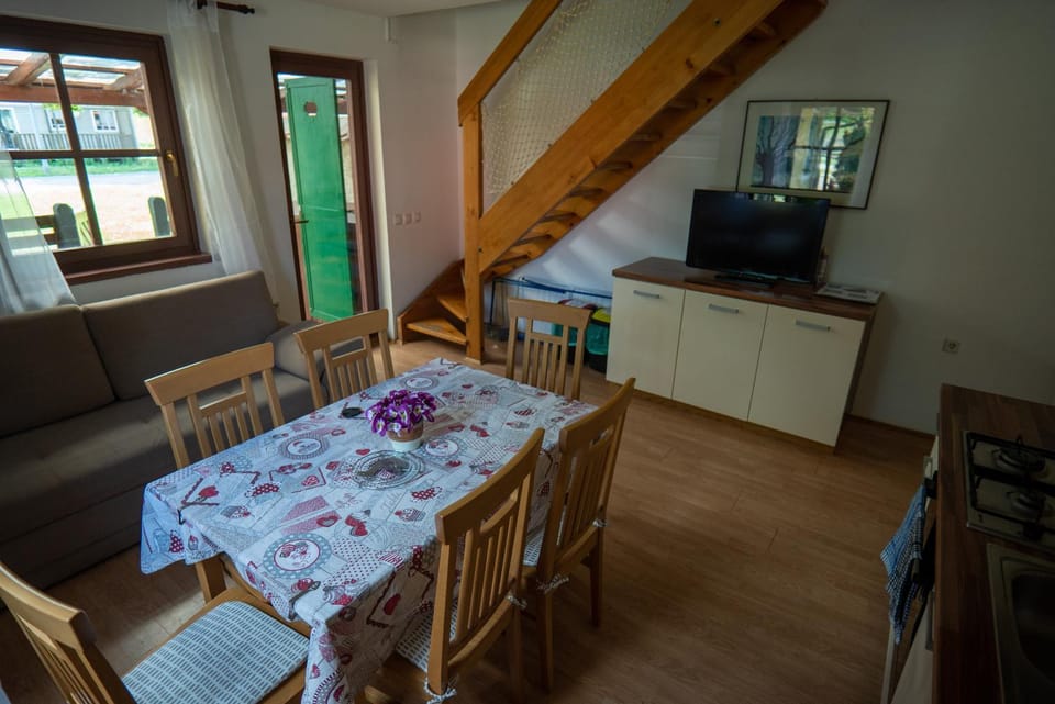 TV and multimedia, Dining area