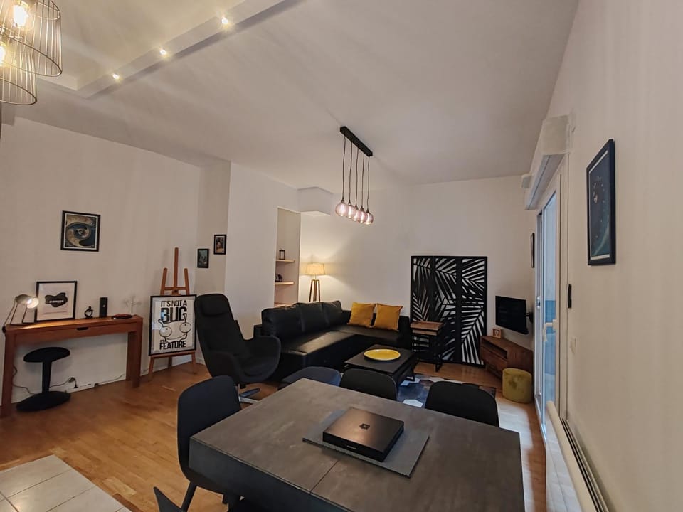Living room, Seating area, Dining area