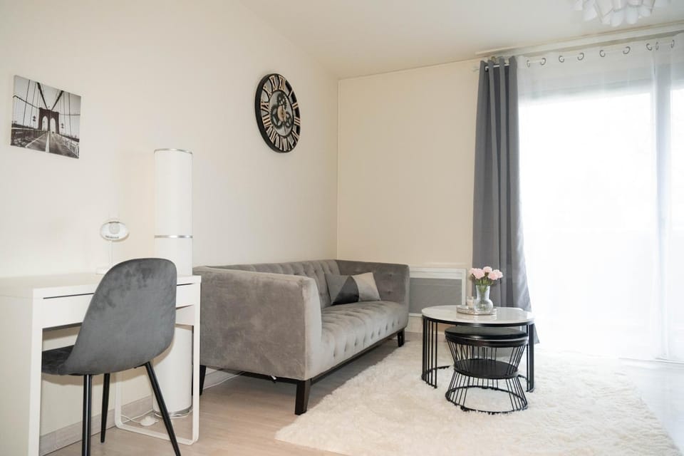 Communal lounge/ TV room, Living room, Seating area